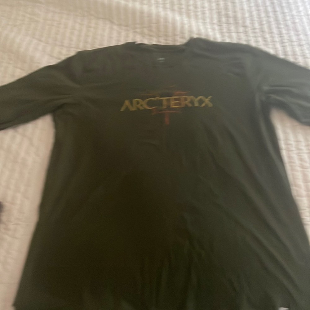 Arcteryx long sleeve t shirt great shape XL